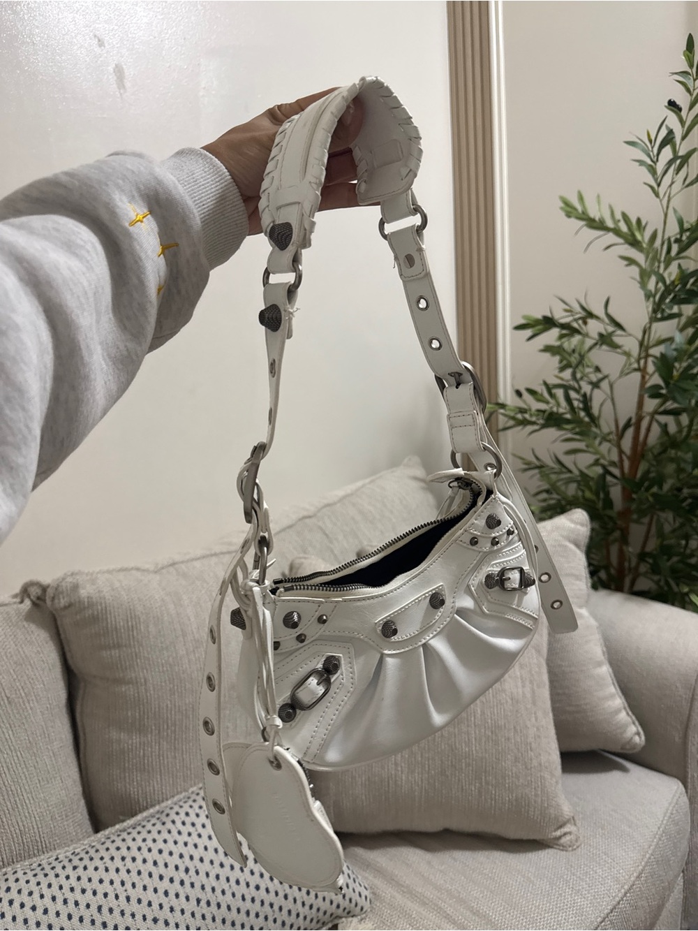 Balenciaga White Leather Studded Shoulder Bag - Picture 7 of 7